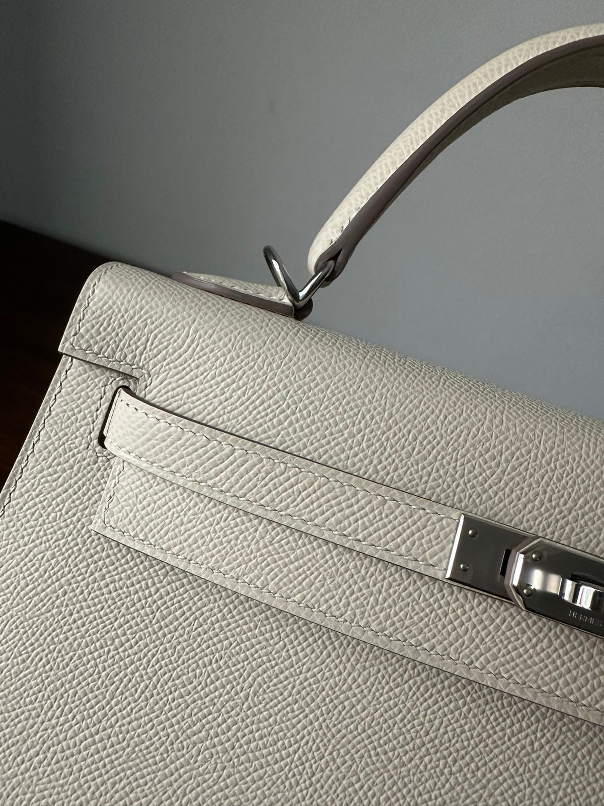 HERMES KELLY 25CM WHITE EPSOM SILVER HARDWARE