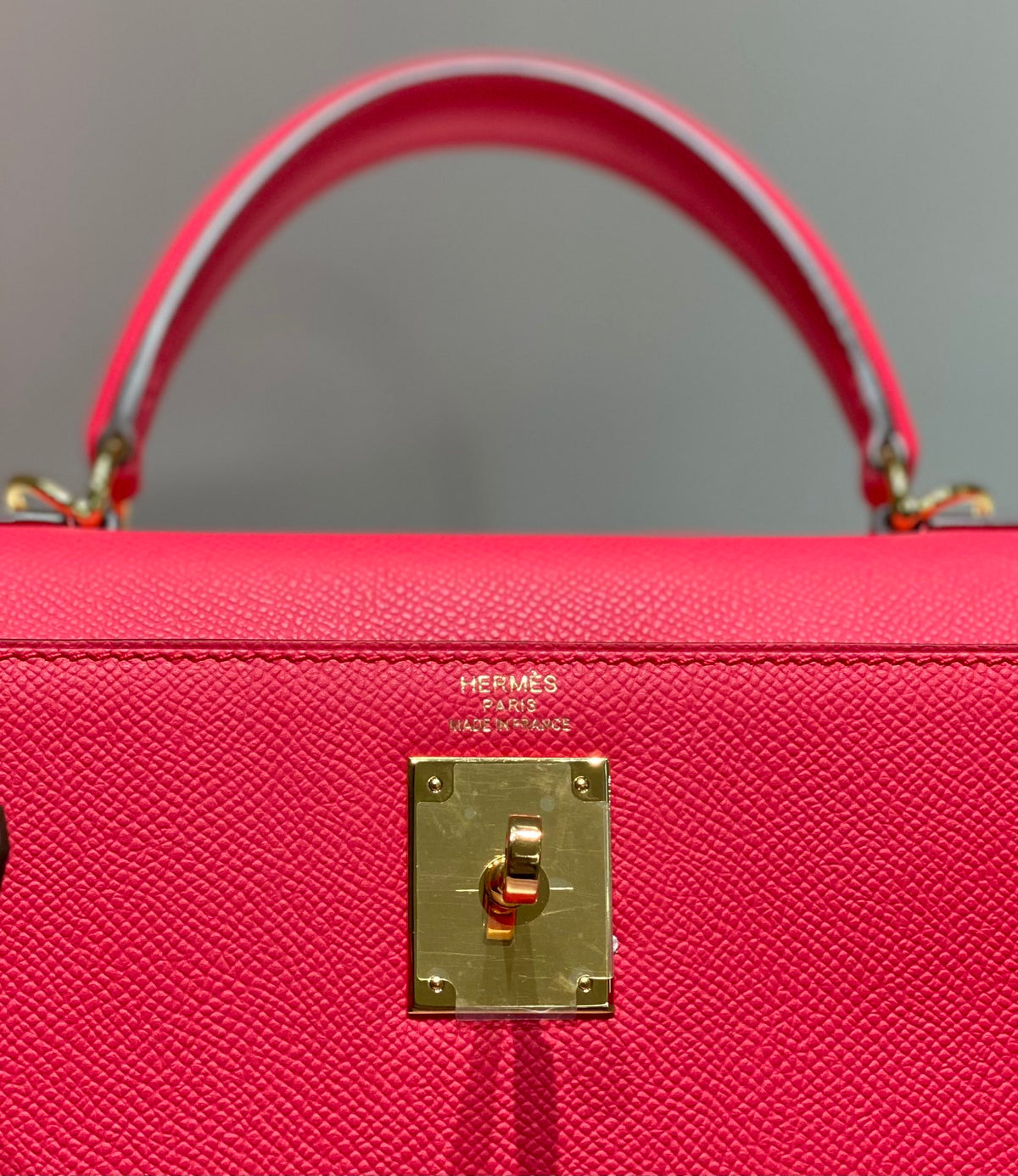 HERMES KELLY 28CM IN ROSE TYRIEN SWIFT CALFSKIN GOLD HARDWARE