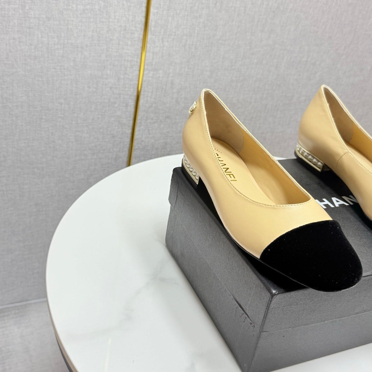 CHANEL BALLET FLATS 25S IN BEIGE LAMBSKIN AND BLACK SUEDE WITH PEARL HEEL