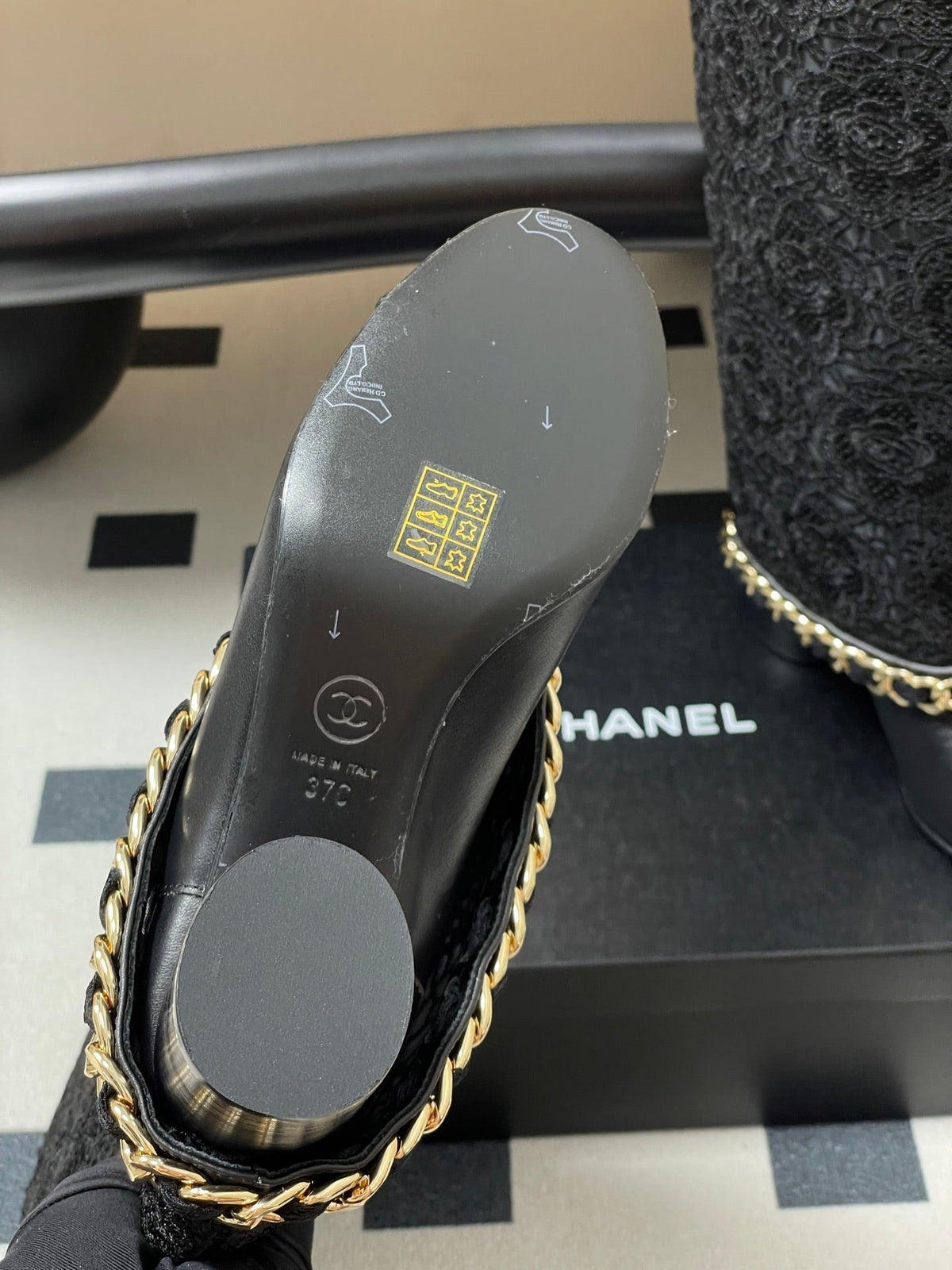 CHANEL FLORAL BOOTS 60MM IN BLACK CALFSKIN WITH GOLD CHAIN
